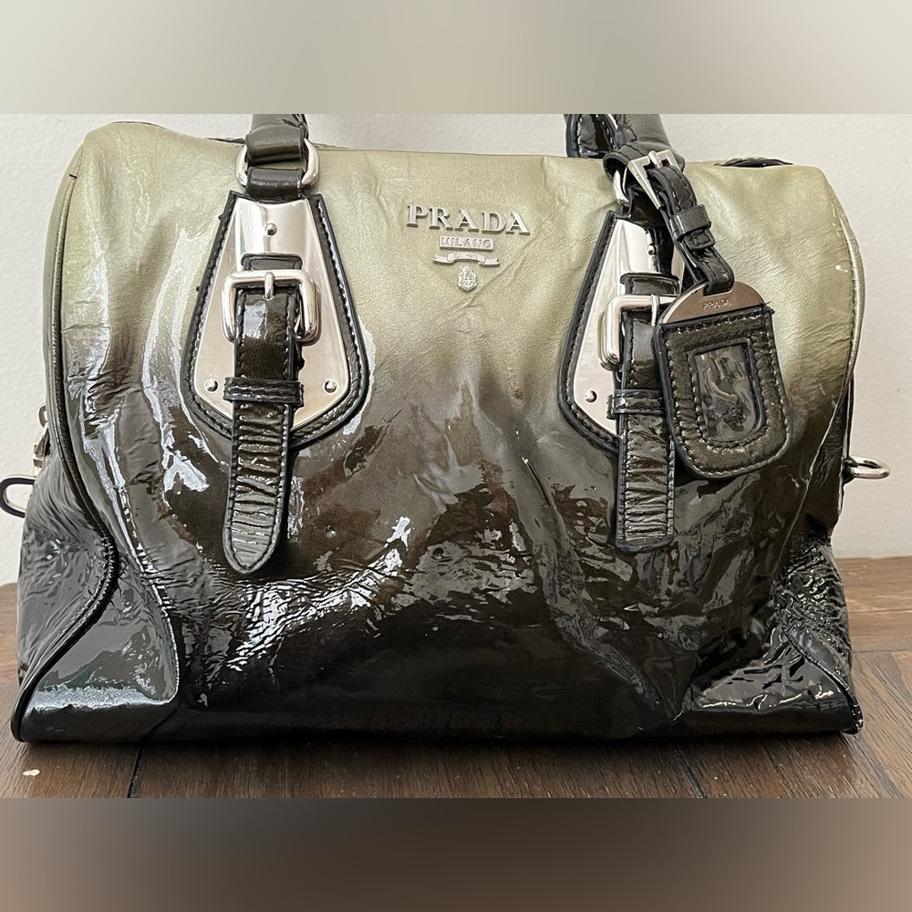 Vintage Prada Vernice Sfumata Bauletto Bag
Handles have decorative hardware. - Picture 13 of 15